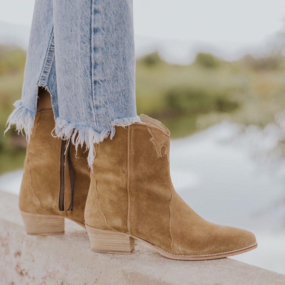 NWT Free People New Frontier Western Boots